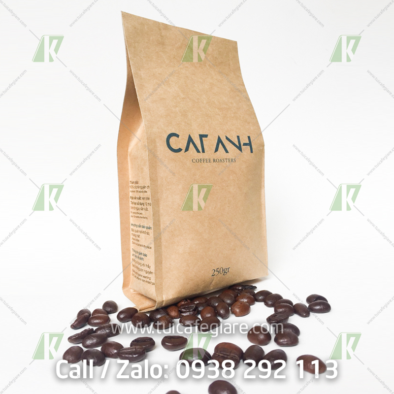 Túi giấy Kraft được cấu tạo từ chất liệu bột giấy của gỗ mềm nên chúng có màu sắc vintage cổ điển tự nhiên.